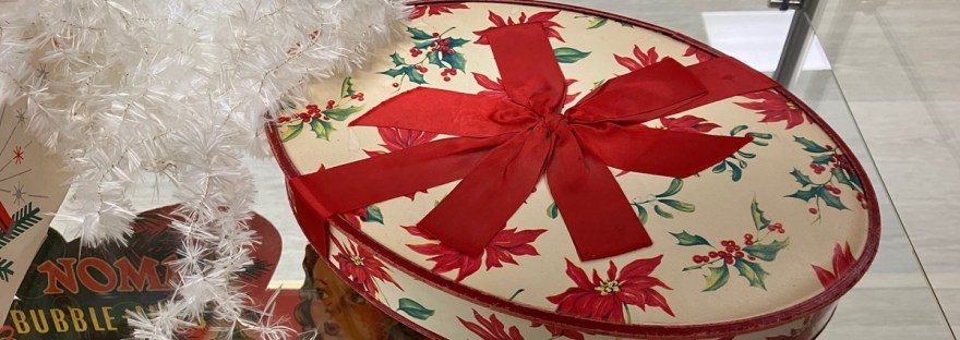 round gift box with bow